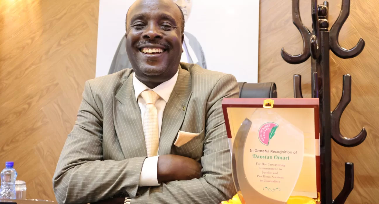 𝘗𝘩𝘰𝘵𝘰 𝘰𝘧 𝘓𝘢𝘸𝘺𝘦𝘳 𝘋𝘢𝘯𝘴𝘵𝘢𝘯 𝘖𝘮𝘢𝘳𝘪