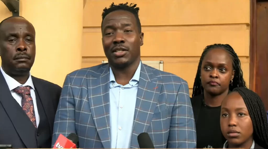 Photo of Willis Raburu with lawyer Danstan Omari outside Milimani Law Courts