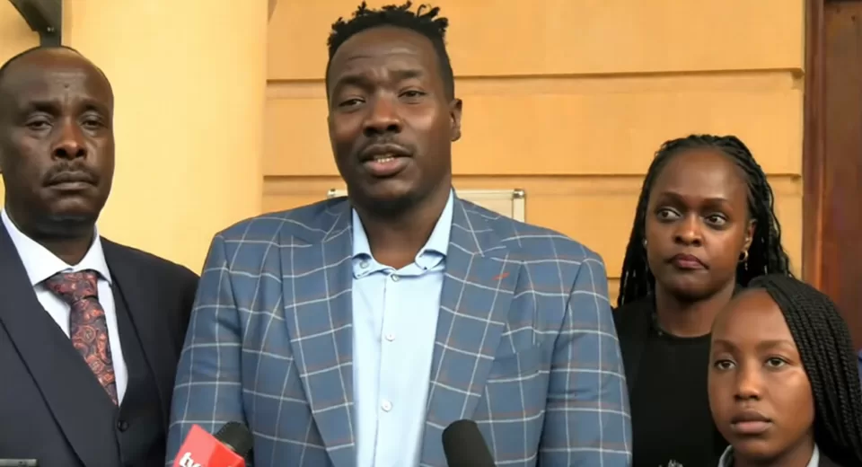 Photo of Willis Raburu with lawyer Danstan Omari outside Milimani Law Courts